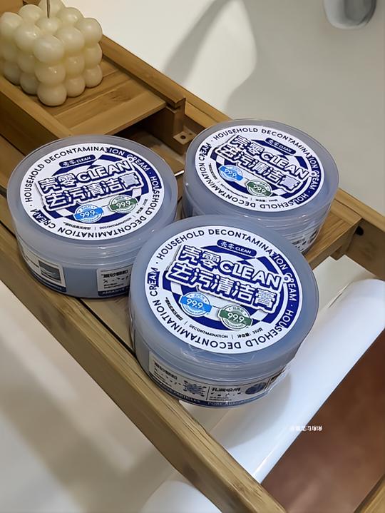 发现一个清洁神器！壳零小白膏在我家真的没有闲置，哪里都可以派上用场～浴室里的水垢、花洒上的顽固水渍，用它一擦透亮透亮啦！原来搞卫生可以这么省事！#浴室好物 #浴室清洁 #万能小白膏 #除水垢#大扫除视频封面