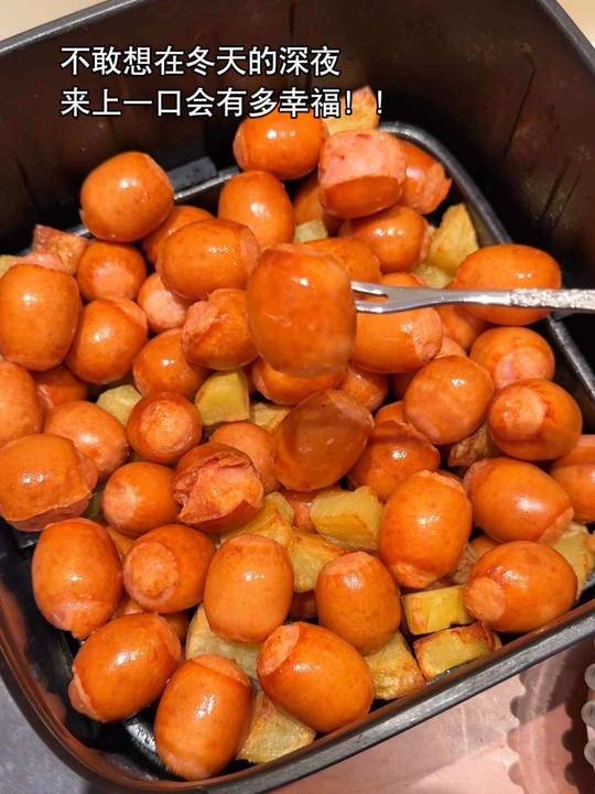 谁懂这一口下去的满足感！#深夜偷吃 #爆汁烤肠#波波肠 #烤肠 #烤肠测评我是认真的视频封面
