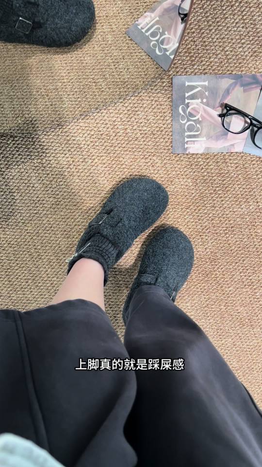 我的天呐姐妹们，看我新买了一双加绒的勃肯鞋，便宜喽嗖的，没想到这么好穿！#加绒勃肯鞋#舒适百搭#软底软面穿上超舒服 #毛昵勃肯鞋视频封面