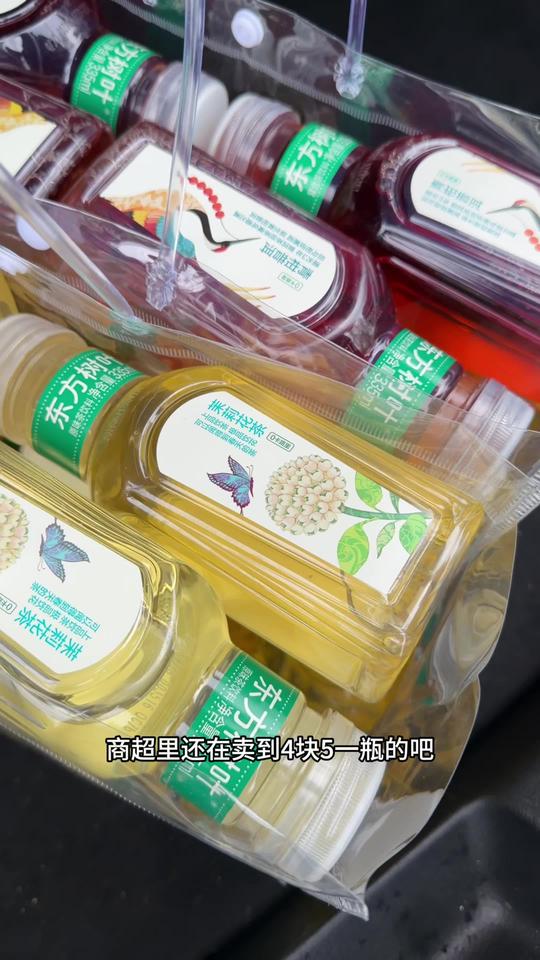 这个比水还便宜的东方树叶真的太好喝了！满嘴都是茶的清香。火锅烧烤后来一瓶巨清爽解腻，趁现在划算，你们赶紧去视频封面