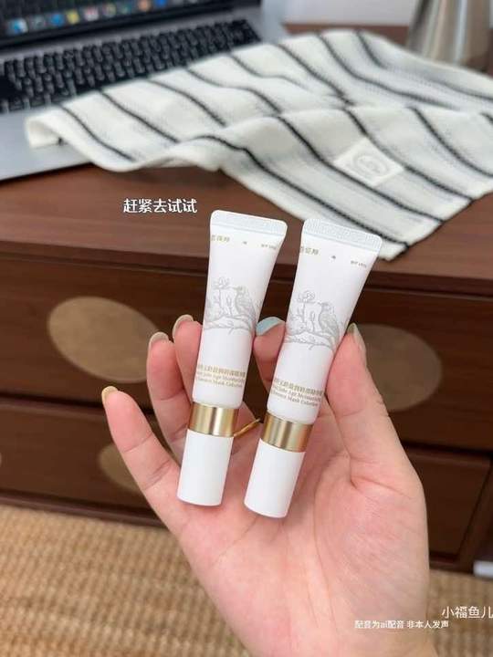 嘴巴润嘟嘟涂口红都更好看了！嘴巴总是干裂起皮一定要试试！一用一个不吱声！#百雀羚唇膜#唇部护理#唇膜 #唇膜推荐视频封面