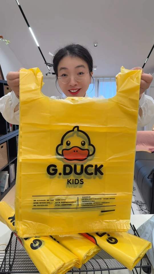 姐妹们，我终于让我找到一款价钱便宜质量又好的背心式垃圾袋，加大加厚结实耐用，装汤汤水水也不会#垃圾袋#强烈推荐#万万没想到#在抖音入手的好东西视频封面