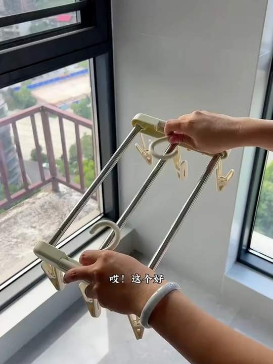 这个伸缩晾衣架也太好用了吧#伸缩晾衣架  #晾衣架  #家居好物  #实用居家好物  #好物推荐视频封面
