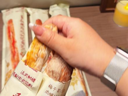 最近早餐的快乐都被这个超长树枝法棍承包了！配料干净超耐嚼，馅料满满每个口味都好吃，趁着划算你们一定要尝尝！！#早餐吃什么 #法棍#树枝法棍#人类猫条#面包视频封面