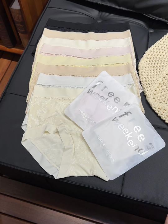 天越来越热了，自由周末家新出的国风浮雕内裤，好看好穿还巨划算！到手整整8条还是独立密封包装，性价比直接拉满！闭眼入！#女士内裤#冰丝内裤#贴身衣物 #面料柔软舒适视频封面