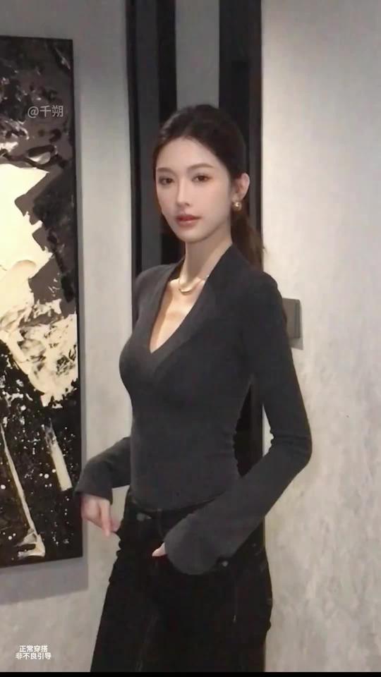姐妹们这款上衣太爱了，面料舒服，单穿内搭都好看，适合秋冬春三季！ #谁穿谁好看 #当普通人找到自己的穿搭风格后视频封面