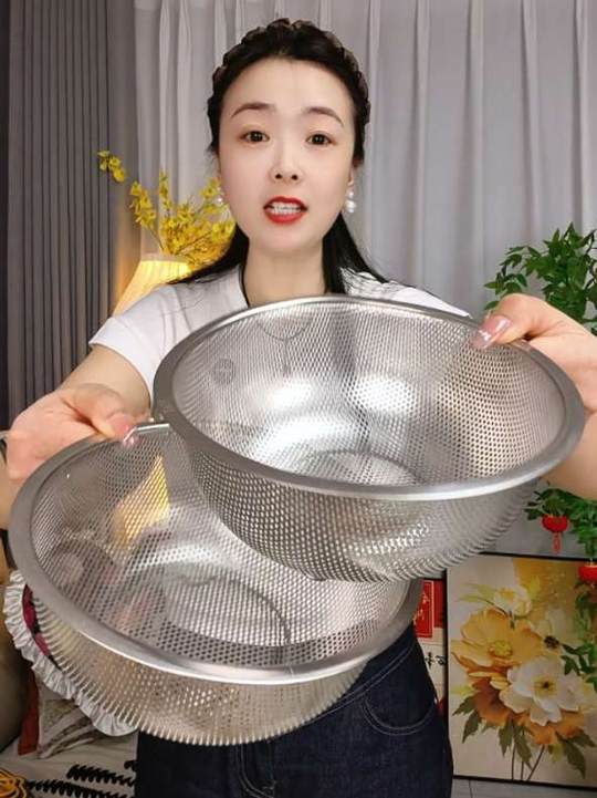 《到手两个》19.5CM沥水篮厨房滤渣篮淘米篮果蔬篮不锈钢密孔篮#沥水篮#淘米篮#果蔬篮视频封面
