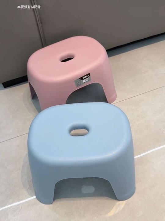 使用频率很高的小凳子，用料厚实沉甸甸的，还没有异味。这个价到手两个太值了！#凳子 #小凳子家用 #结实耐用 #居家好物 #无限回购的宝藏单品视频封面