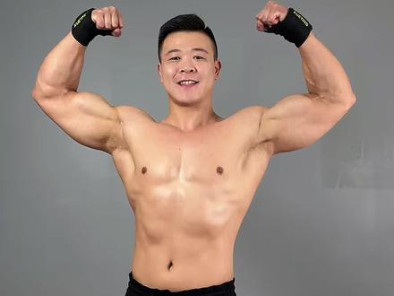 #力量训练 戴护腕和不戴护腕的差别真的很大，千万不要等到受伤才去后悔#护腕 #TFCC视频封面