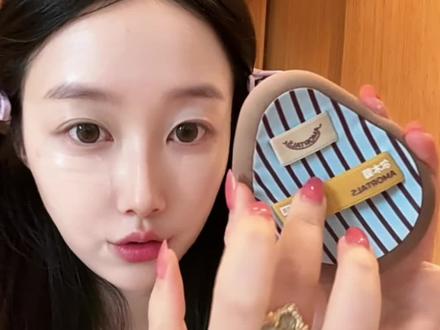 尔木萄新升级的ok粉扑真就妆面太ok了 很干净匀肤#粉扑推荐 #尔木萄粉扑 #粉扑 #美妆教程 #底妆推荐视频封面