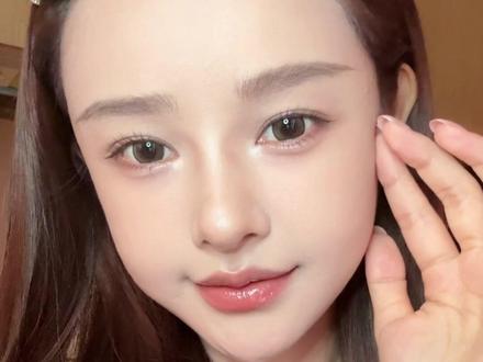 这种粉棕色的染眉膏用完以后 感觉整个人都变得温温柔柔的#美妆 #染眉膏 #摇滚甜心染眉膏 #摇滚甜心视频封面