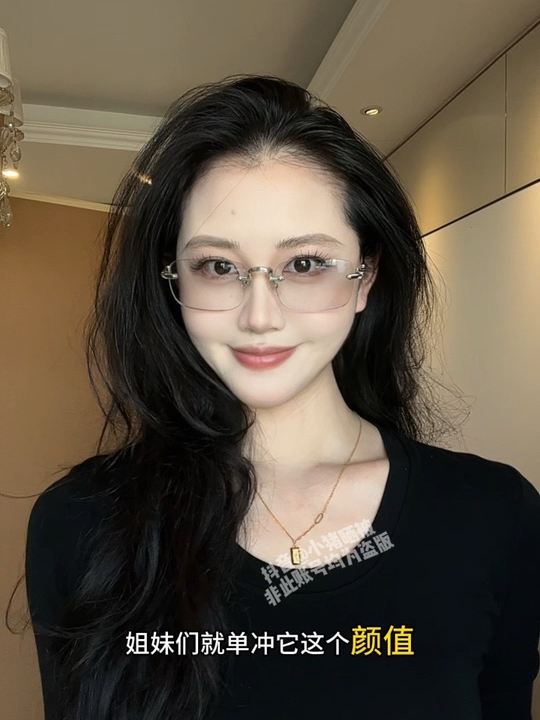 变色眼镜来了！不仅可以当墨镜、防蓝光眼镜！还能配度数！关键颜值高价格是真的香！#变色眼镜 #无框眼镜 #墨镜 #高颜值眼镜 #开车必备视频封面