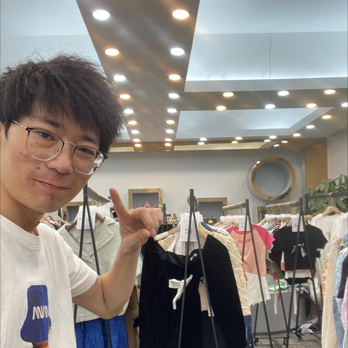 喻小柒女装正在直播直播封面
