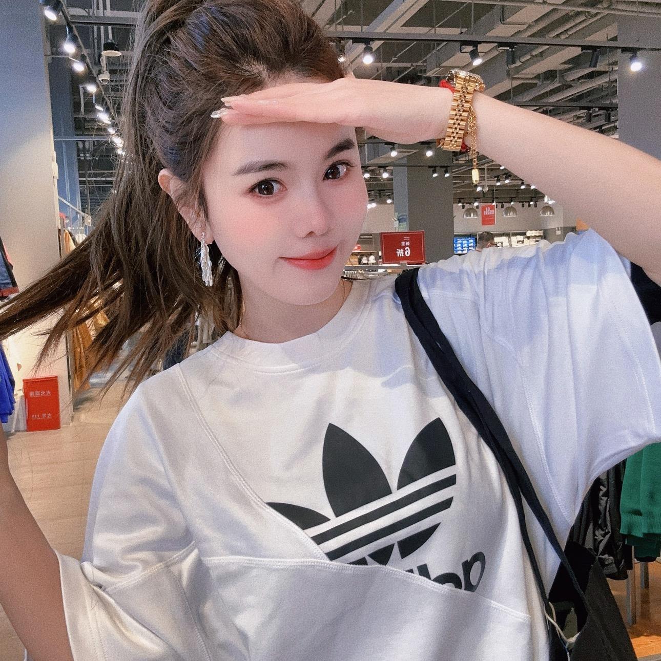 瑶瑶瑶运动品牌合集正在直播直播封面