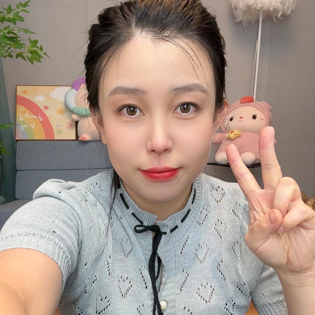 小五姐正在直播直播封面