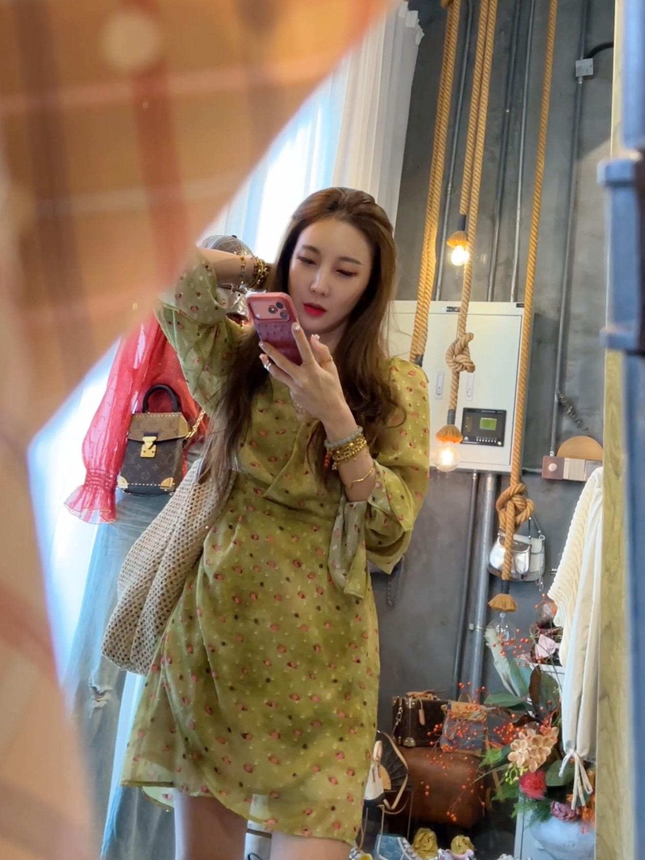 素拉欧尼穿搭正在直播直播封面