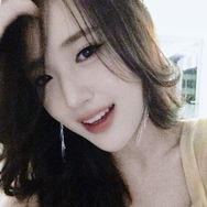 诗者小莹抖音达人头像