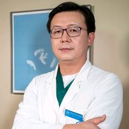 骨科薛峰医生抖音达人头像