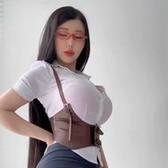 冷艳车姬抖音达人头像