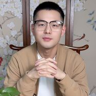 小袁聊大事抖音达人头像