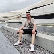 挖机小何vlog(开着挖机游全国)抖音达人头像