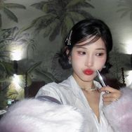 卷卷吃饱了抖音达人头像