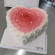 小芳子做蛋糕🍰抖音达人头像