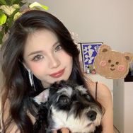 雯雯吃肉不吃草🌟抖音达人头像