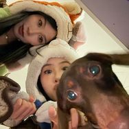 爱戴帽子的俩美女～抖音达人头像