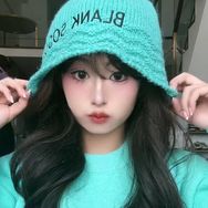 小七小可爱（打工版）抖音达人头像
