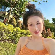 宋玉希17号晚7点直播♥️品牌超级大上新抖音达人头像