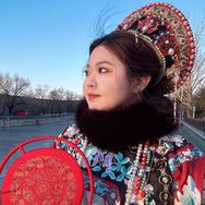 杨格格逛京城抖音达人头像