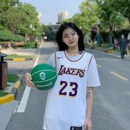 薪薪🏀抖音达人头像