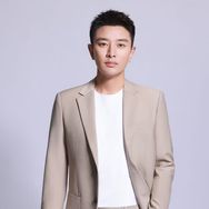 亮哥（0氟梦蝶氧吧锅爆款巨折专场）抖音达人头像