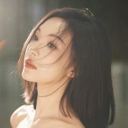 演员傲蕾抖音达人头像