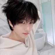 白巾白抖音达人头像