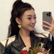 小桃红🍑抖音达人头像