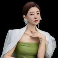 莎姐慧云抖音达人头像