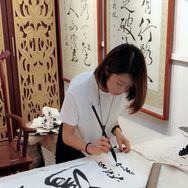 伊人阳亮文化专卖店抖音达人头像