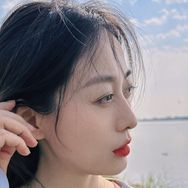 大龙小玥🌙抖音达人头像