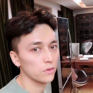 伯爵johnny抖音达人头像