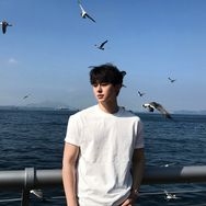 宇飞🐟-龙浩天男团抖音达人头像