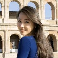 伊伊情报局抖音达人头像
