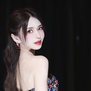 绯红 🔱抖音达人头像