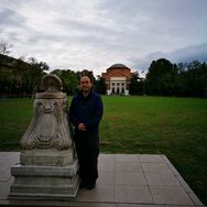 北京书虫老王文化传媒有限公司抖音达人头像