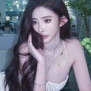 小花日记🥛抖音达人头像
