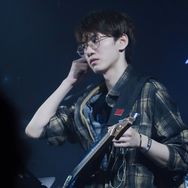 XxYy弹琴没表情抖音达人头像