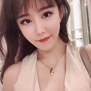 👠四姐👸🏻抖音达人头像