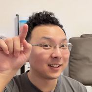 爱跑偏的八哥抖音达人头像