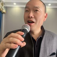 老王爱唱歌抖音达人头像